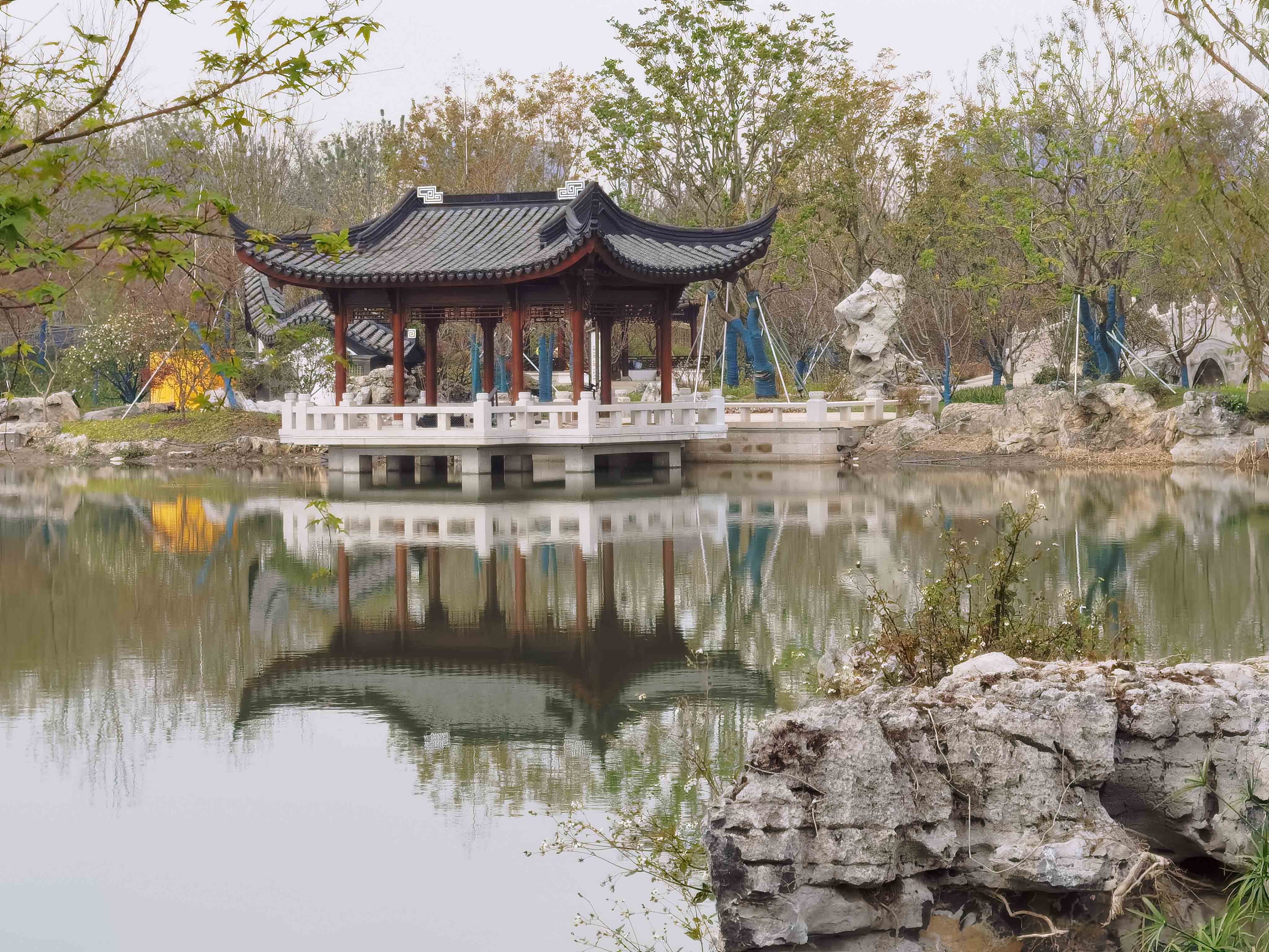 07baidihuguangyingzhaoouxiangkaobei2.jpg